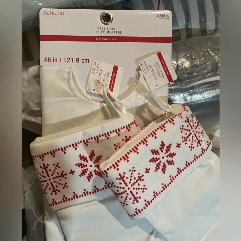 NEW! THE CHRISTMAS ASHLAND, Tree Skirt and 2 Matching Stockings Set - Picture 5 of 5